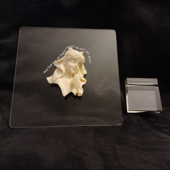 4/$80 Praying Girl On Glass Plate With Stand - First Communion Gift - Picture 4 of 7